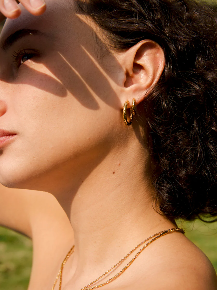 15mm Textured Hoops Mini Ohrringe - Image 2