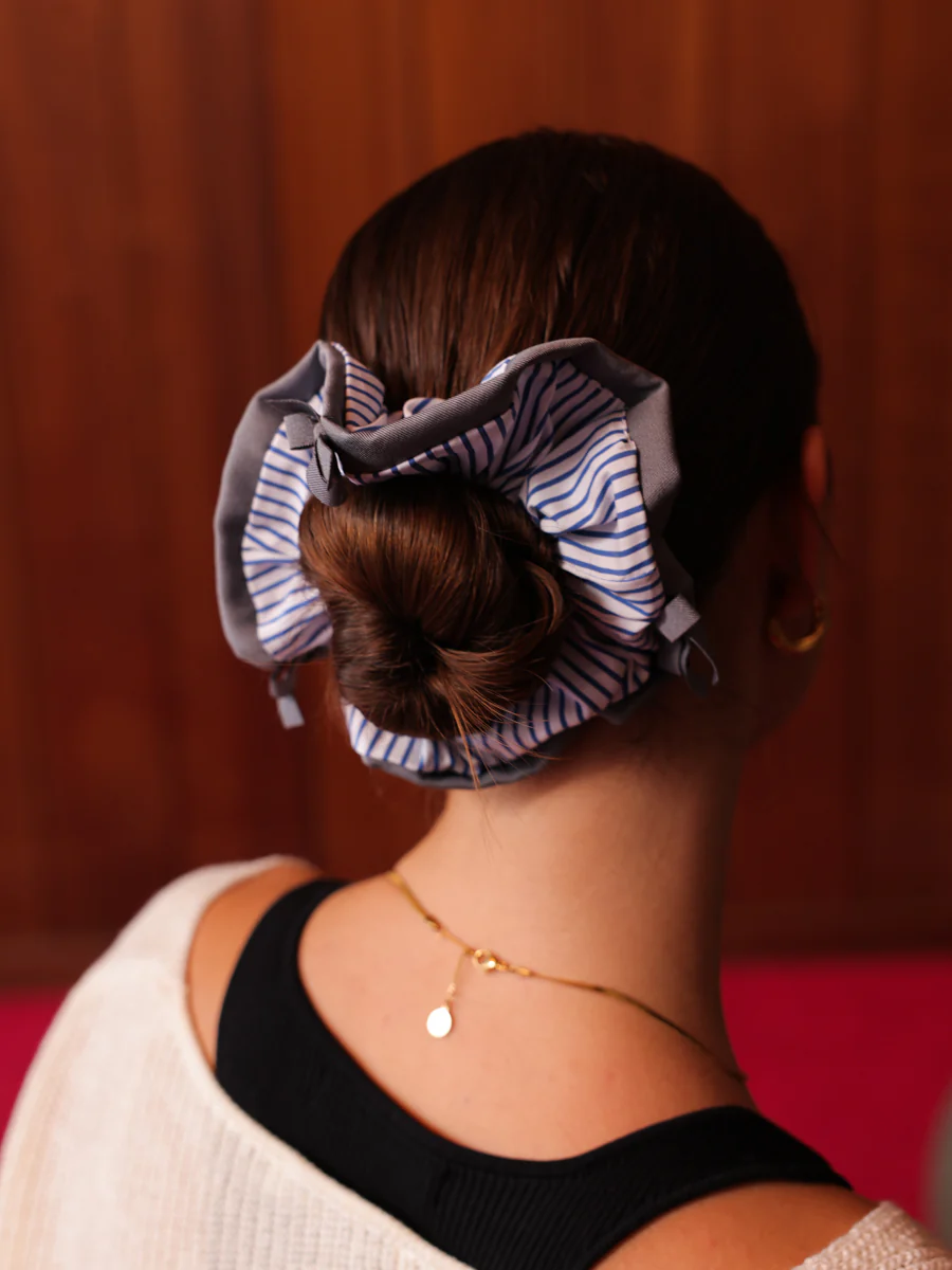 Bow Dream Navy-striped Scrunchie - Image 4