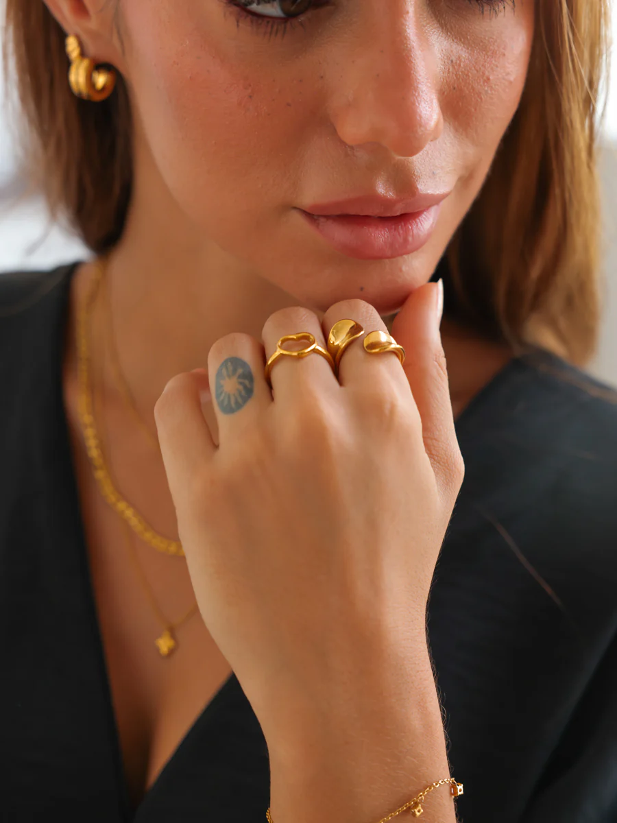 Curved Elegance Ring - Image 3