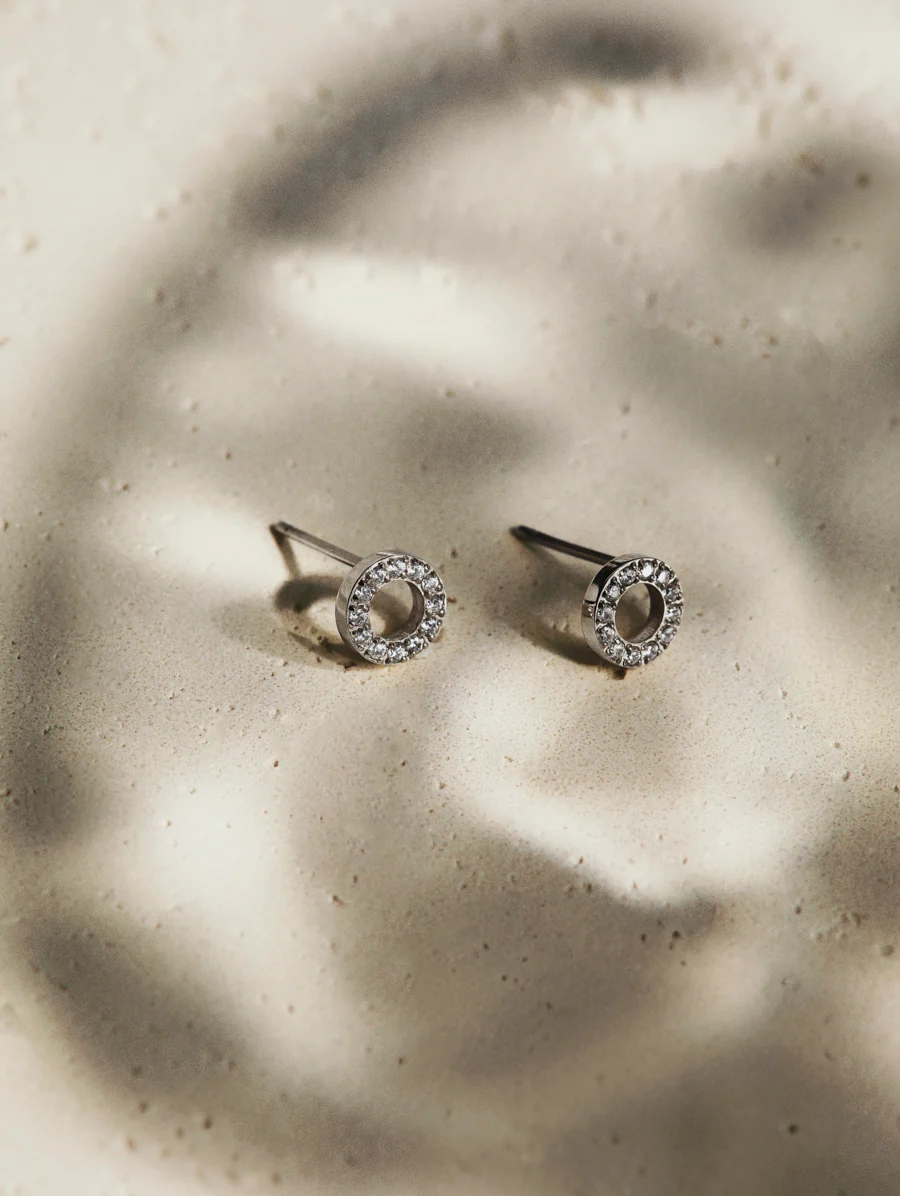 Dazzling Round Stud Ohrringe - Image 6