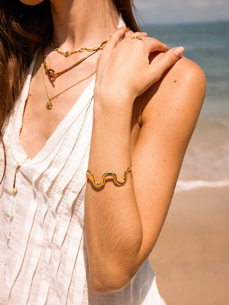 Elegance Wave Armcuff - Image 3