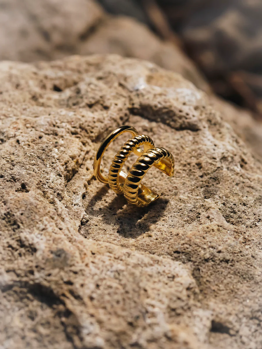 Elegant Coil Earcuff - Image 4