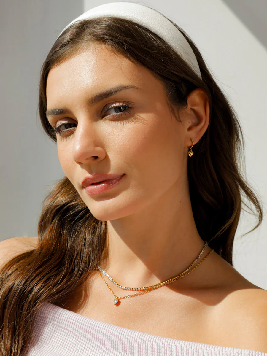 Elegant White Haarreif - Image 7