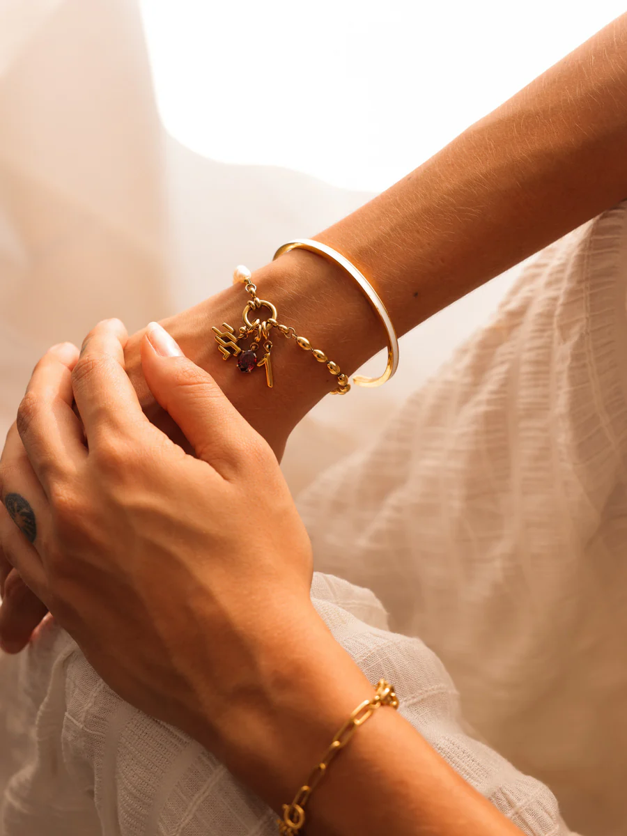 Gleaming Line Armcuff - Image 7