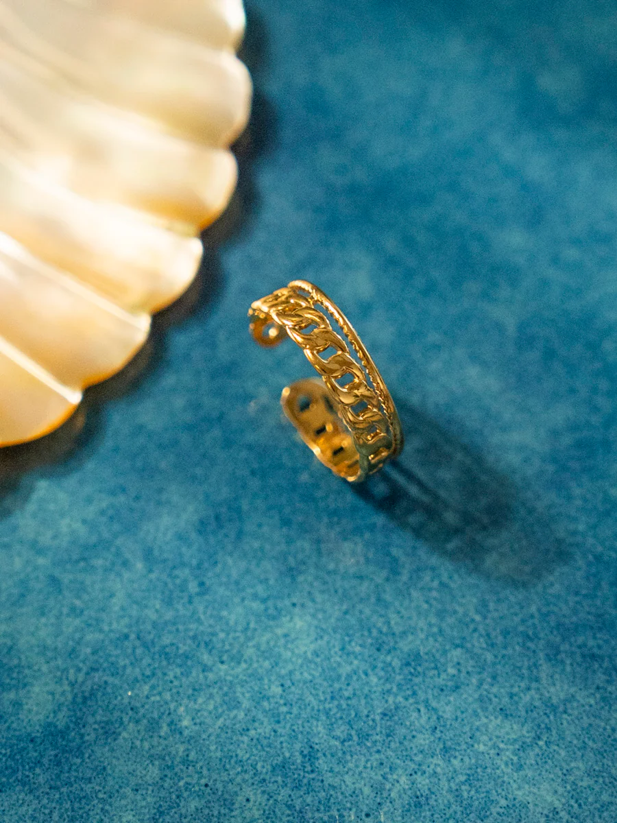 Graceful Interlace Ring - Image 4