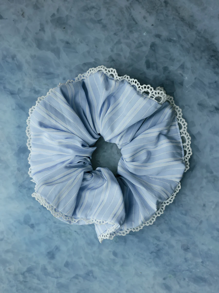 Lace Breeze Navy-striped Scrunchie - Image 4