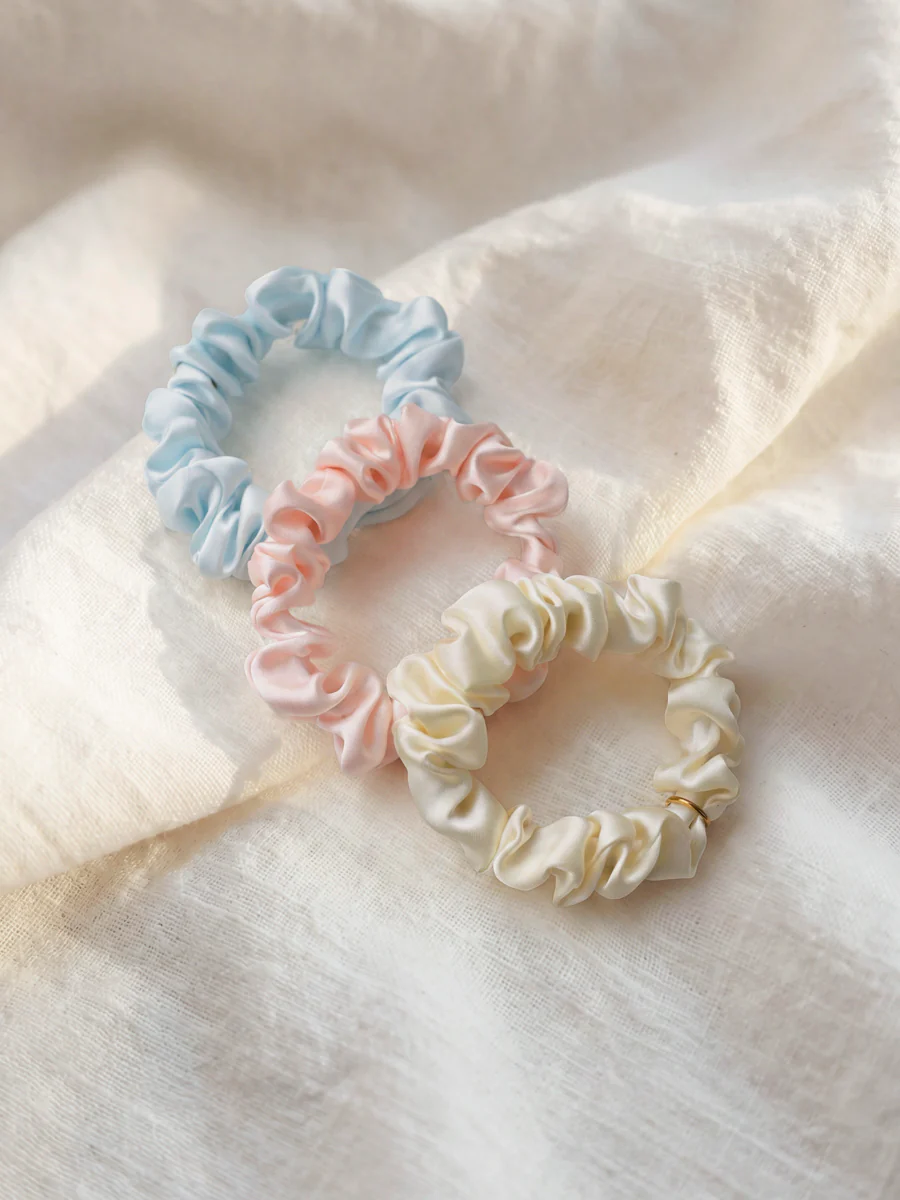Blissful Pure Silk Medium Scrunchie Cream Pink - Image 4