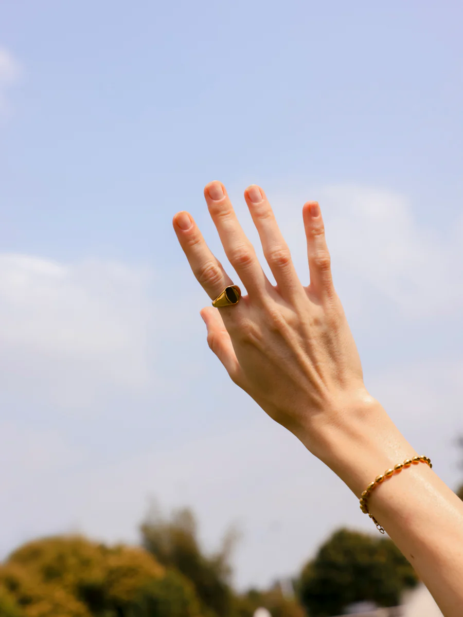 Minimalist Oval Ring - Image 2